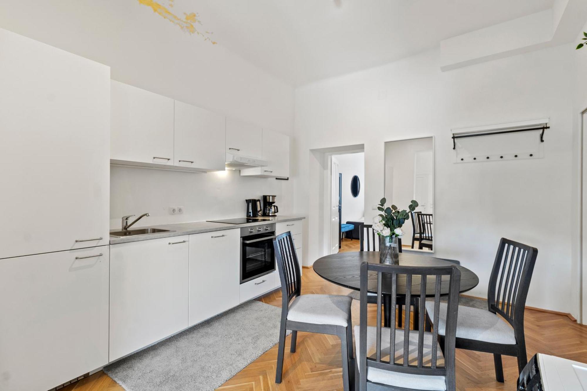 Balcony Apartment, 4 Min To U3 Zipperer Strasse ウィーン エクステリア 写真